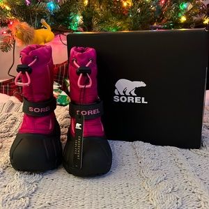 NWT (and box) Sorel toddler snow boots.